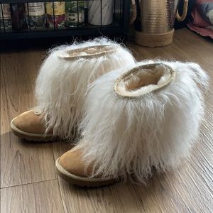 UGG Lida Mongolian Fur Cuff Natural Suede